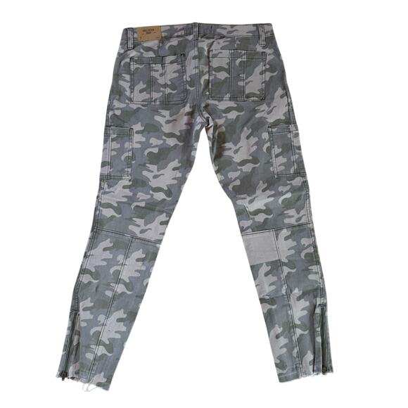 Hollister Camouflage Skinny Slightly Cropped Skinny Cargo Jean with Ankle Zips 7 - Picture 2 of 8
